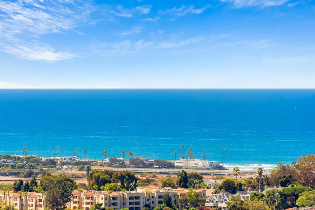 https://cdn.realtyfeed.com/cdn/127/306624020/114ba1cebcd722d004653d510652679b.webp