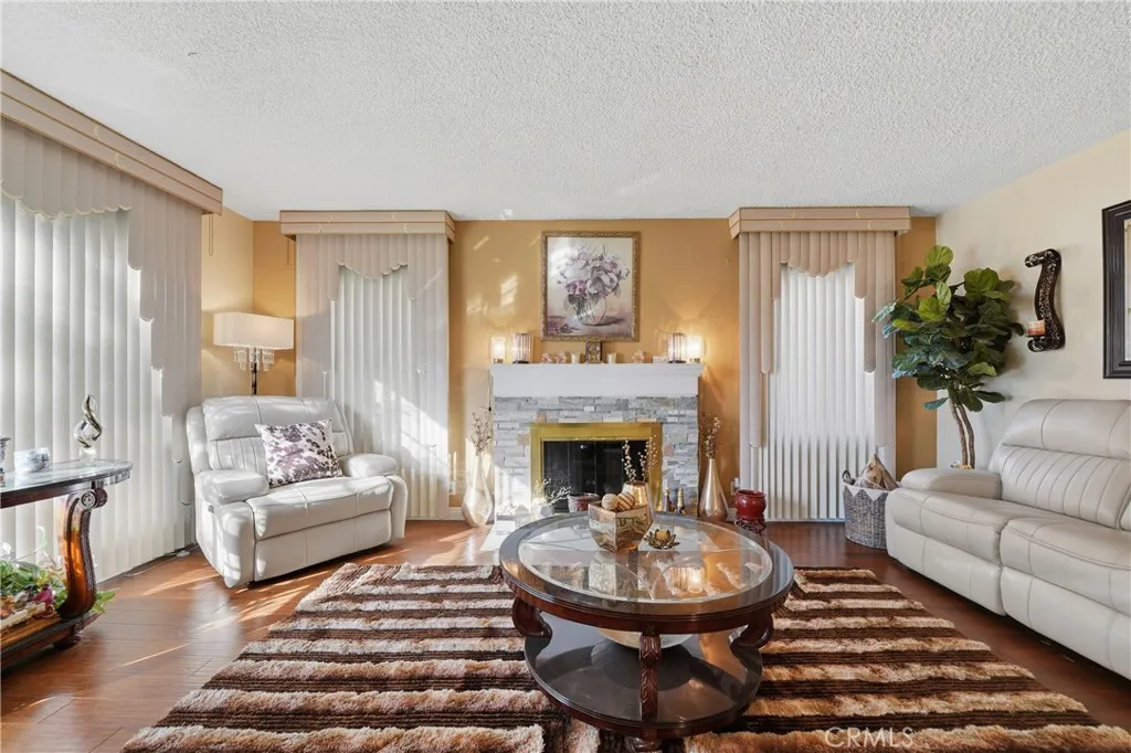 Los Angeles, CA 90047