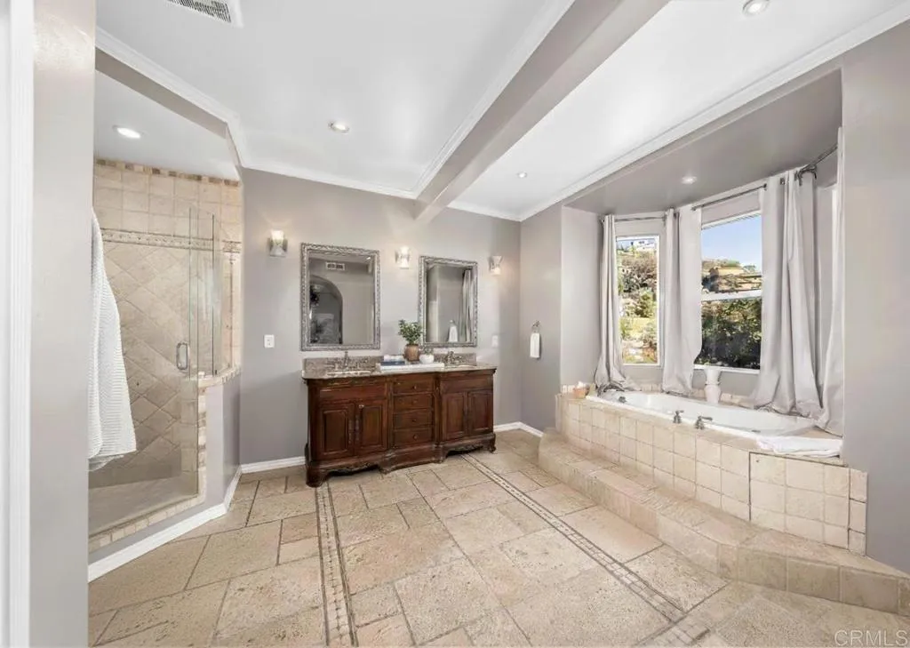 https://cdn.realtyfeed.com/cdn/127/306624145/1fc38412dac43729bc259425644cb324.webp