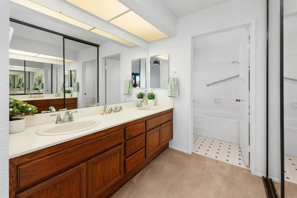 https://cdn.realtyfeed.com/cdn/127/306624214/2c6dd9e0e3e3cd82b17c45d64753534b.webp