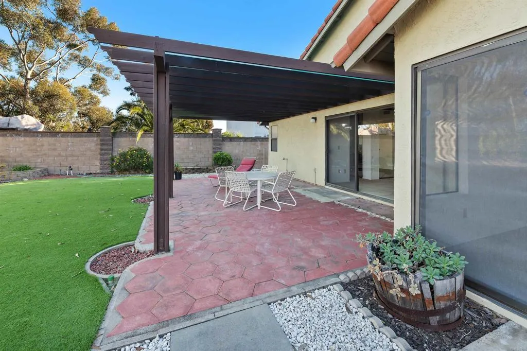https://cdn.realtyfeed.com/cdn/127/306624214/2f3c6d7e021738f659d3b5010206c3c1.webp