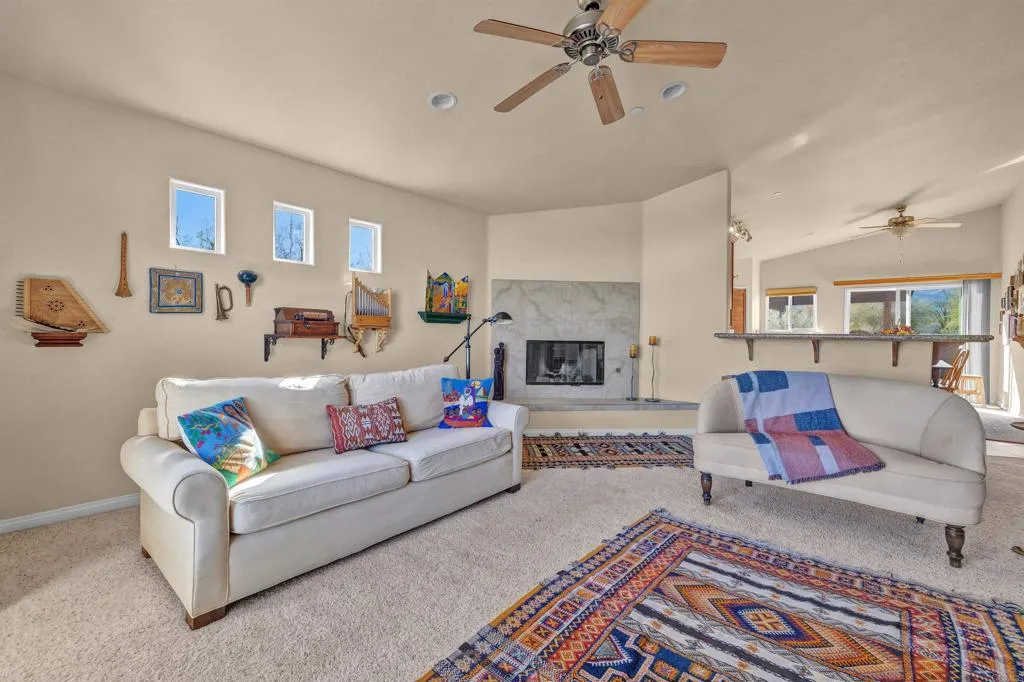 https://cdn.realtyfeed.com/cdn/127/306624319/357021ec3b4e2609be50203874384b53.webp