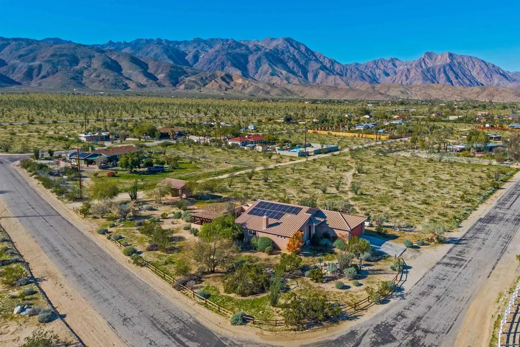 https://cdn.realtyfeed.com/cdn/127/306624319/3aca7049ff20bd866322e6c6c68f25ec.webp
