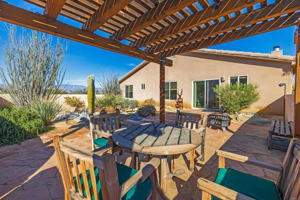 https://cdn.realtyfeed.com/cdn/127/306624319/e126f4d65fabf46e6a49f8a7806c38a8.webp