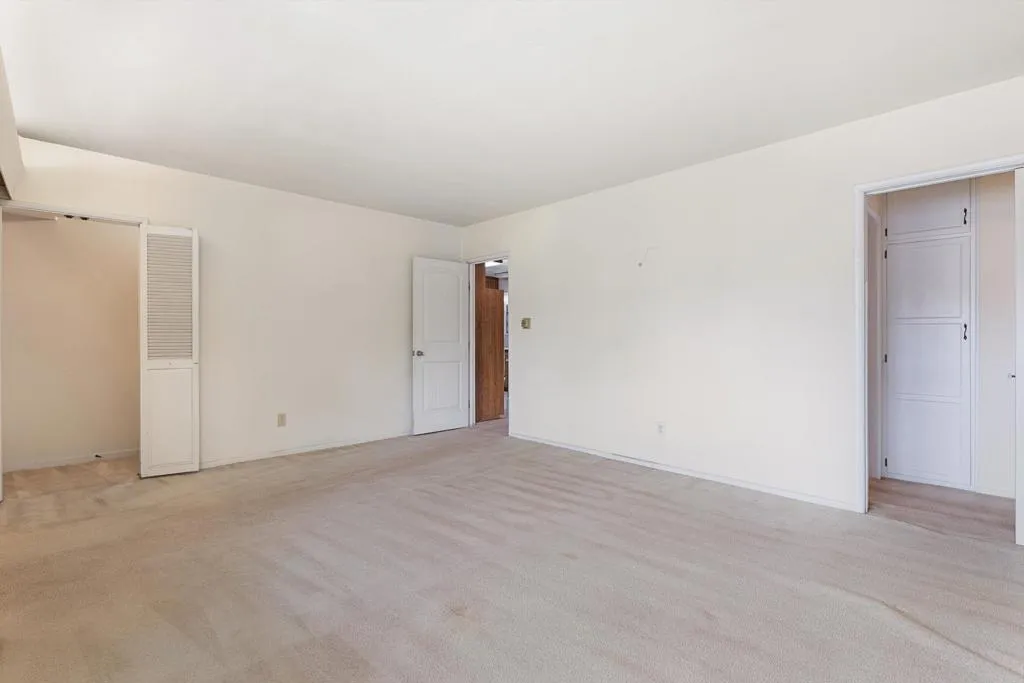 https://cdn.realtyfeed.com/cdn/127/306624327/de7d299bd412e0fe95ac03978fe8417e.webp