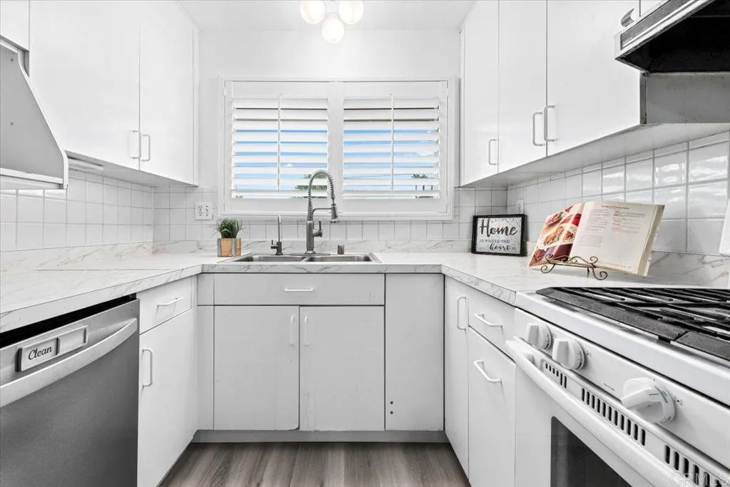 https://cdn.realtyfeed.com/cdn/127/306624383/1eb225bf53d186f82181a495f013447d.webp