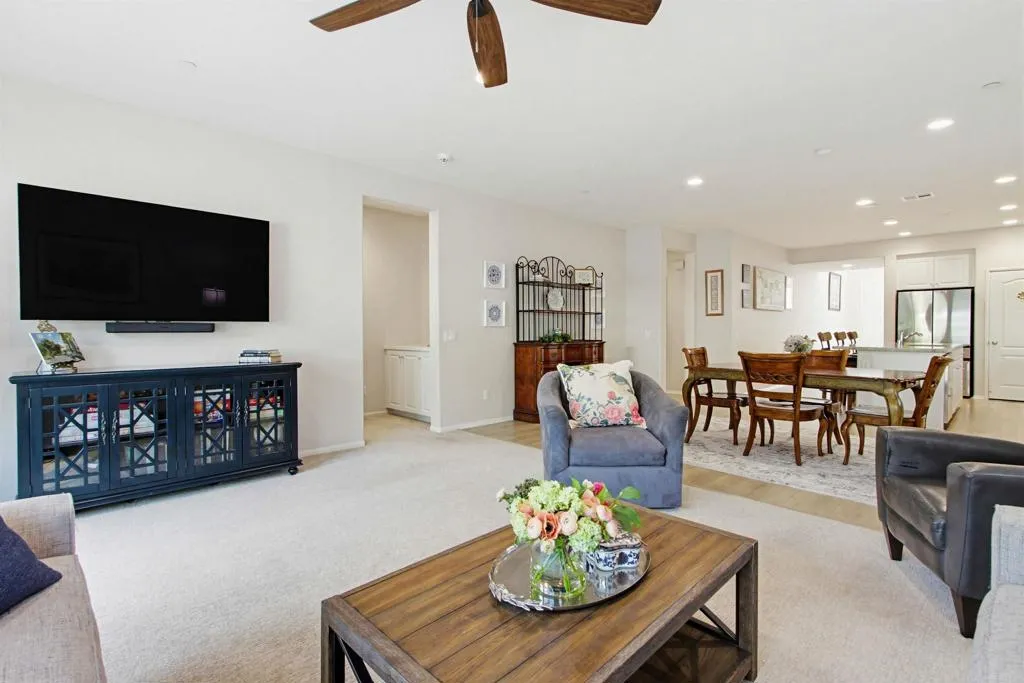 https://cdn.realtyfeed.com/cdn/127/306624485/0d14796928f5f24a66a68c493041abe1.webp