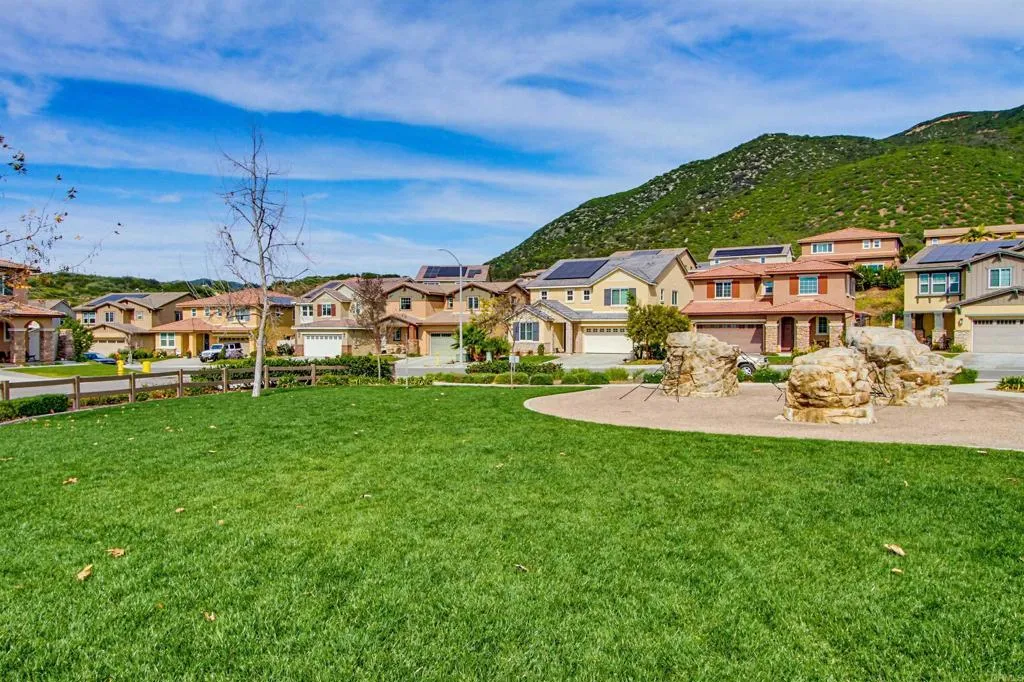 https://cdn.realtyfeed.com/cdn/127/306624485/28b0b15d6e7d33a8452338d4fe41b426.webp