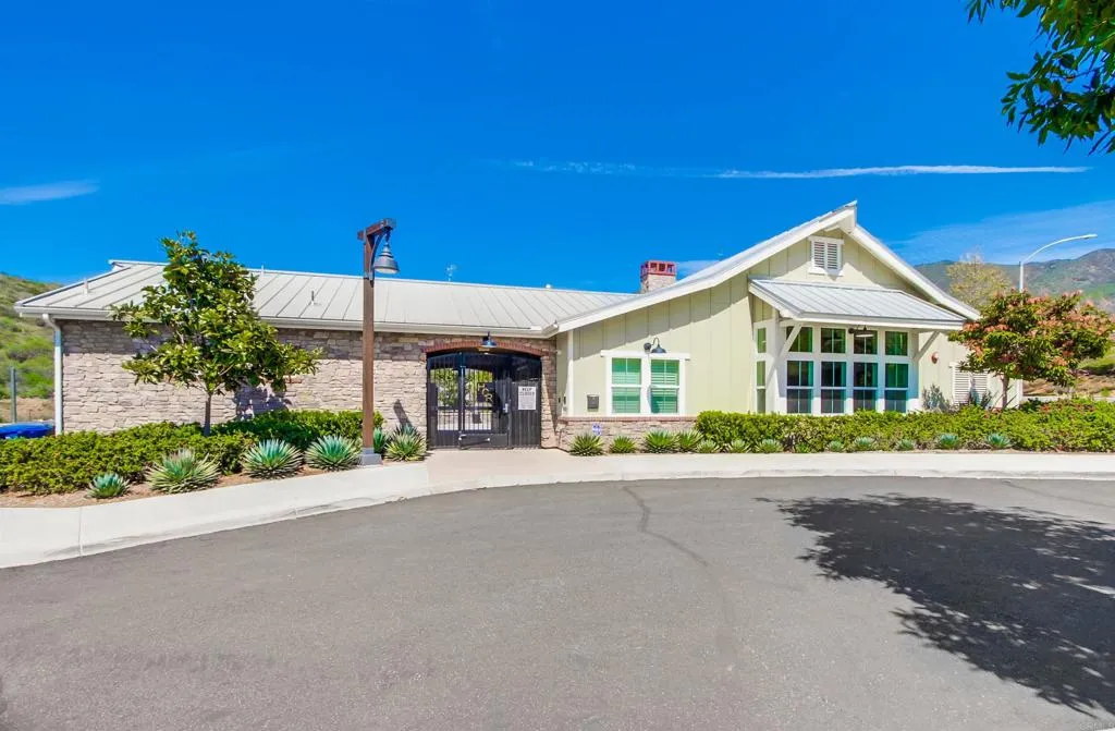 https://cdn.realtyfeed.com/cdn/127/306624485/7ee30592e3117fd1fb154813063dbda7.webp