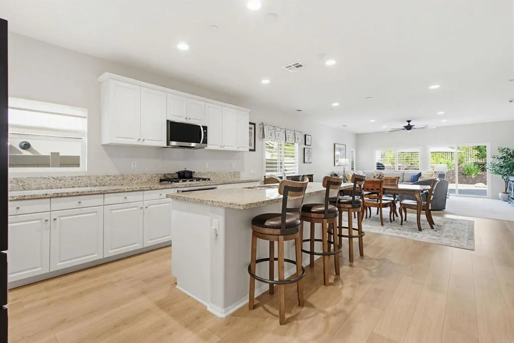 https://cdn.realtyfeed.com/cdn/127/306624485/a23ac30afab75191c5786e2c74957bd3.webp