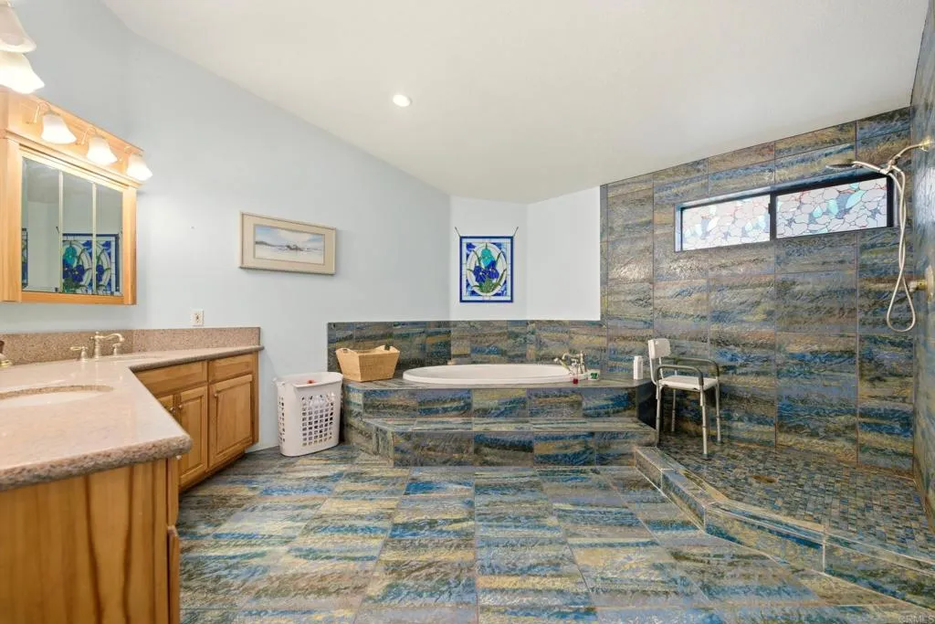 https://cdn.realtyfeed.com/cdn/127/306624491/80c493a19af1e62bc3a7a187a50246ec.webp