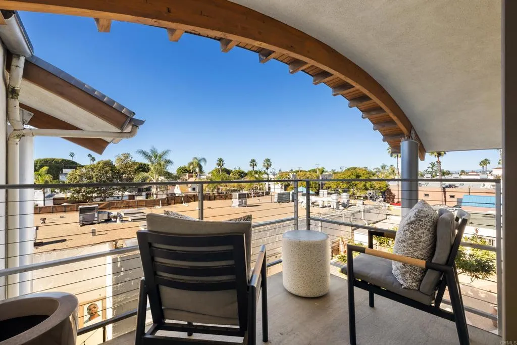 https://cdn.realtyfeed.com/cdn/127/306624548/090d6c05ba4f09b91722e54220ff256c.webp