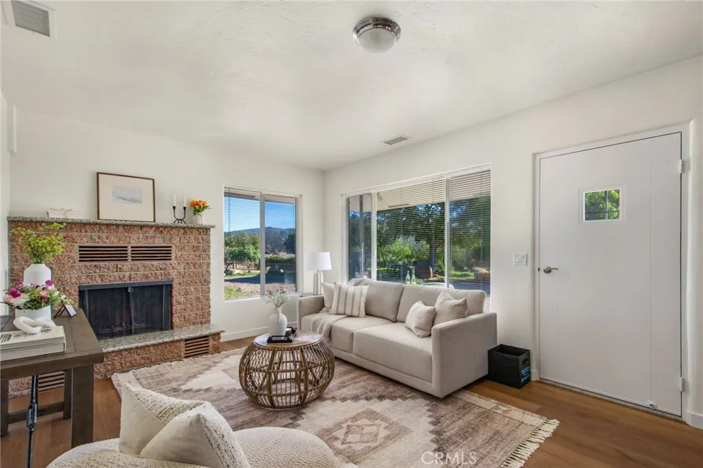 https://cdn.realtyfeed.com/cdn/127/306624556/416d9ebfd9061ef63009bbeceb340f9f.webp