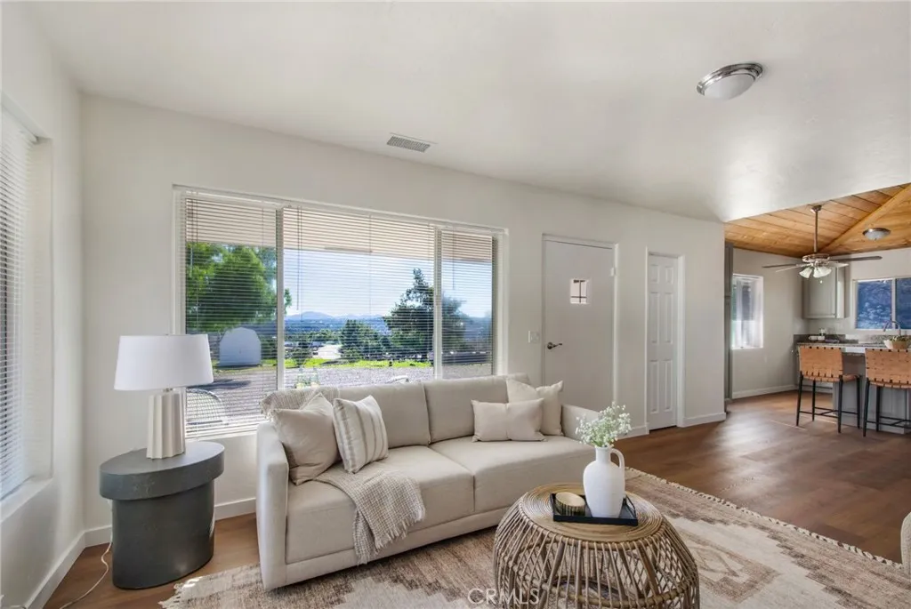 https://cdn.realtyfeed.com/cdn/127/306624556/b5765c00e80a0c1eccb59413401a6205.webp