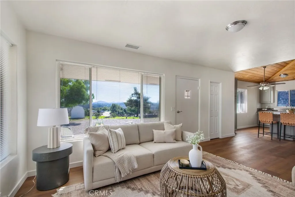 https://cdn.realtyfeed.com/cdn/127/306624556/d3ef6035f7d4d04759bc1a4200c00e21.webp