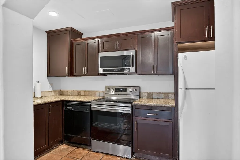 https://cdn.realtyfeed.com/cdn/127/306624629/0b5ddcd6dd8d2ab8872a281d64c84e62.webp