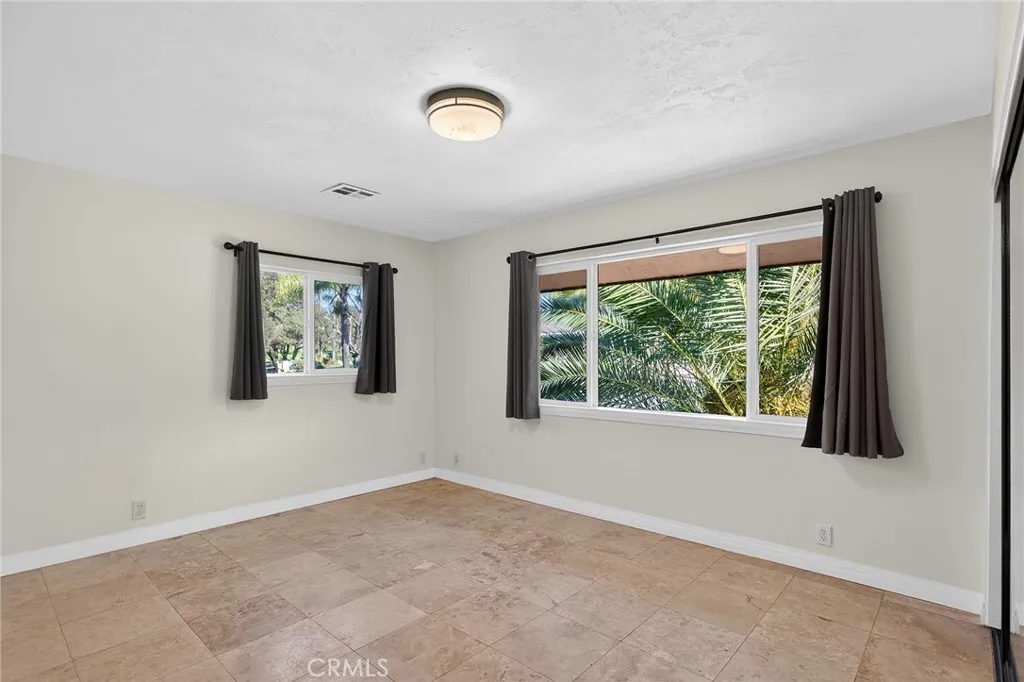 https://cdn.realtyfeed.com/cdn/127/306624629/d086c85eb75f327acee6df4dbcbb44a2.webp