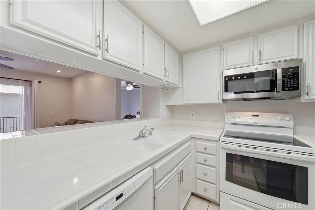 https://cdn.realtyfeed.com/cdn/127/306624676/f8351c25f43d47faf35fe53a37687e12.webp