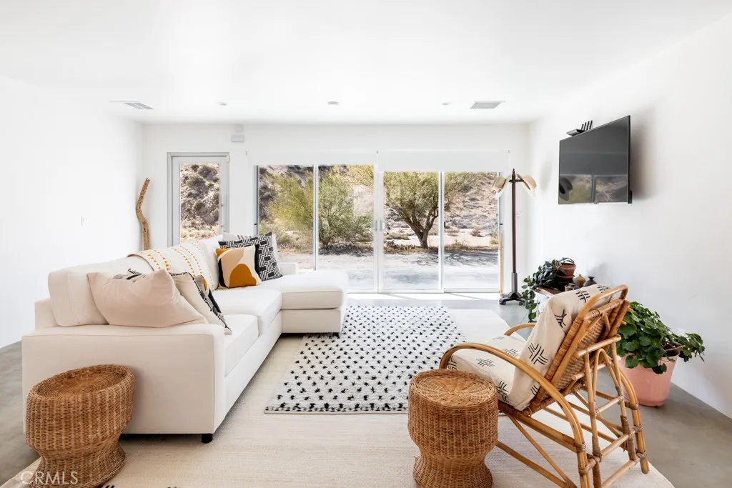 6595 Pioneertown, Yucca Valley, CA 92284 - Photo 5 of 29, Yucca Valley, CA