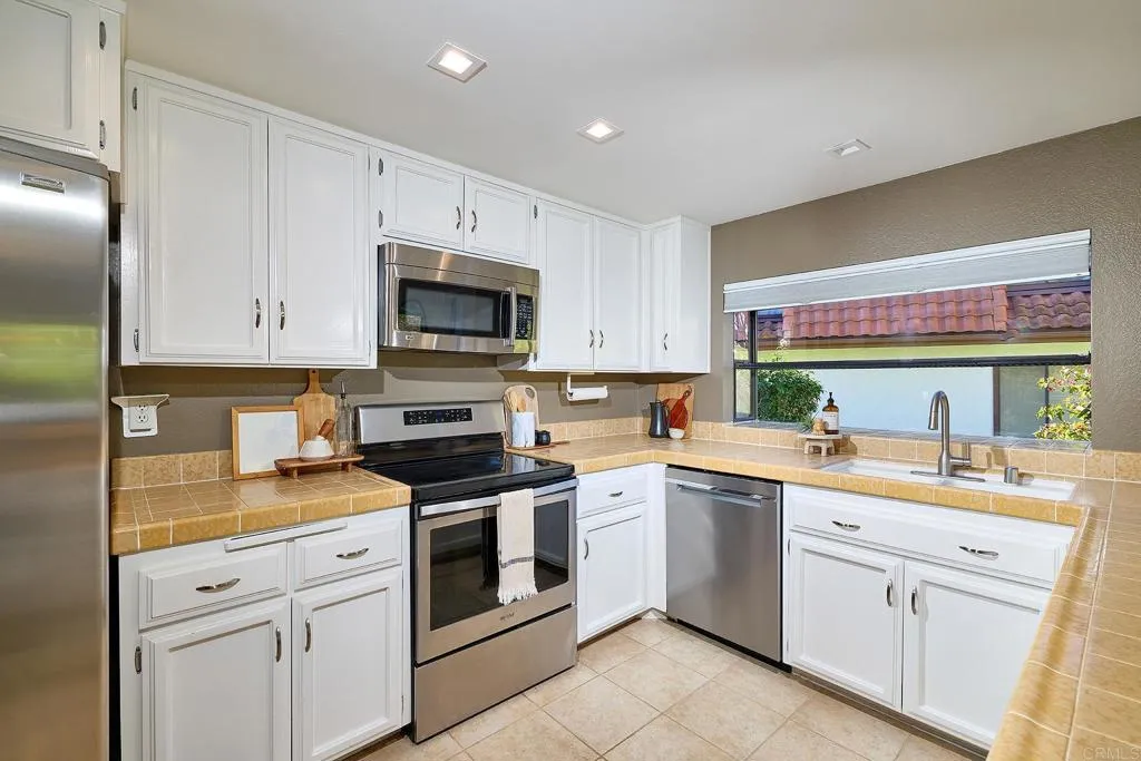 https://cdn.realtyfeed.com/cdn/127/306624733/40e89e5676dfa1519c5766e6492cfe26.webp