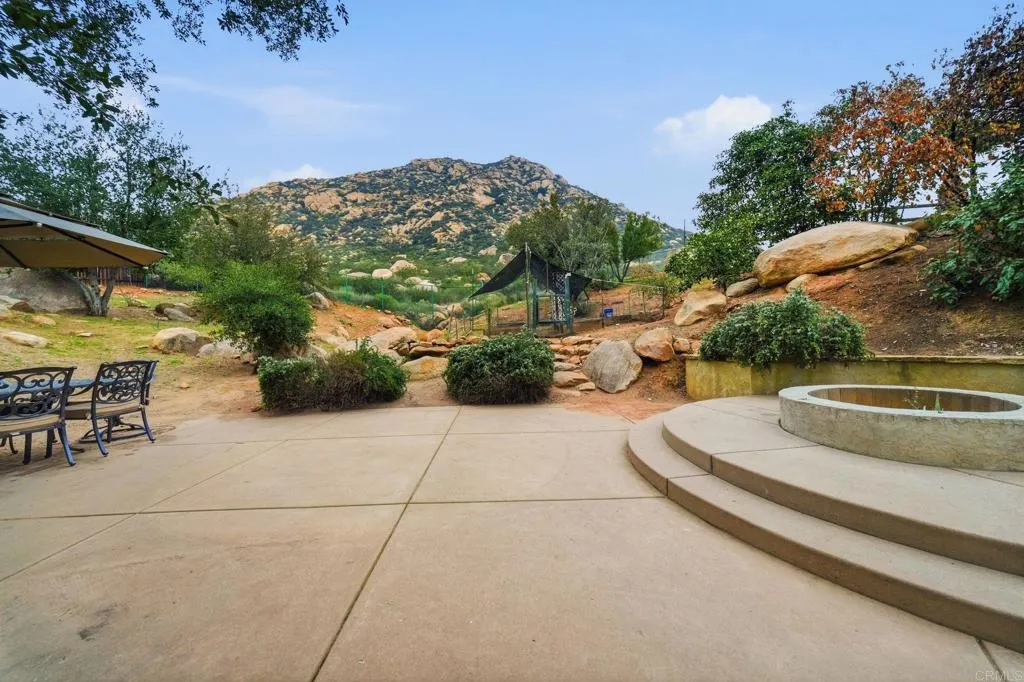 https://cdn.realtyfeed.com/cdn/127/306624734/8de658ab5238bd289f9b49f832a615df.webp