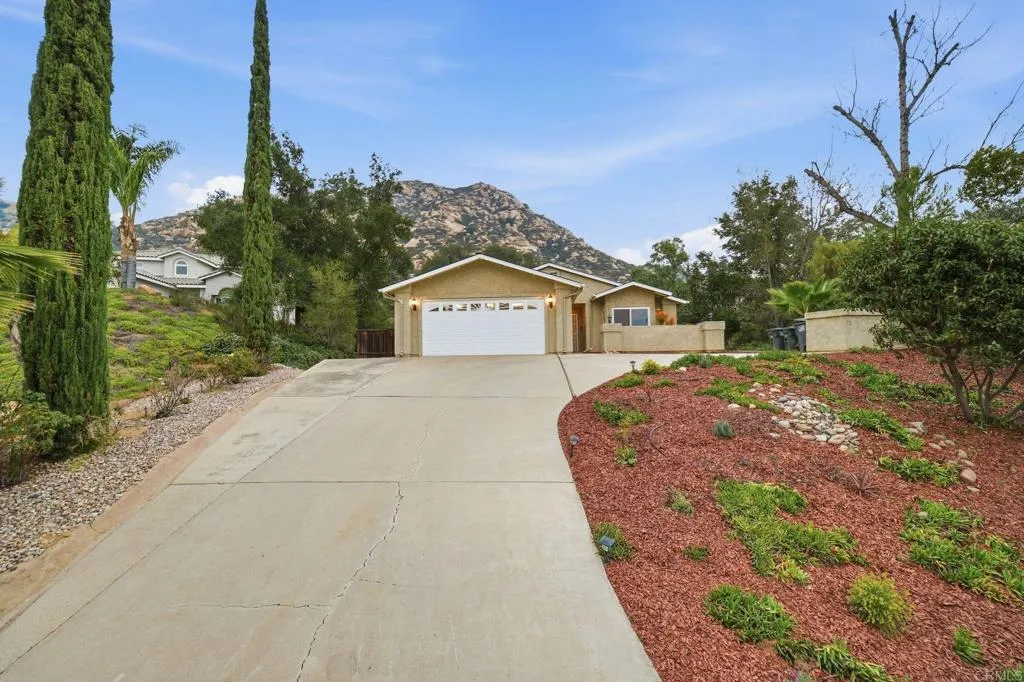 https://cdn.realtyfeed.com/cdn/127/306624734/a0ea7ca86b253bef685132ee234437b3.webp