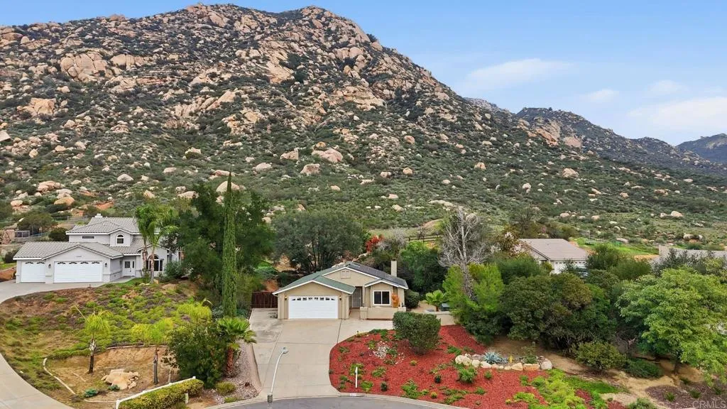 https://cdn.realtyfeed.com/cdn/127/306624734/e34c64a5100b37679f307938fb8be638.webp