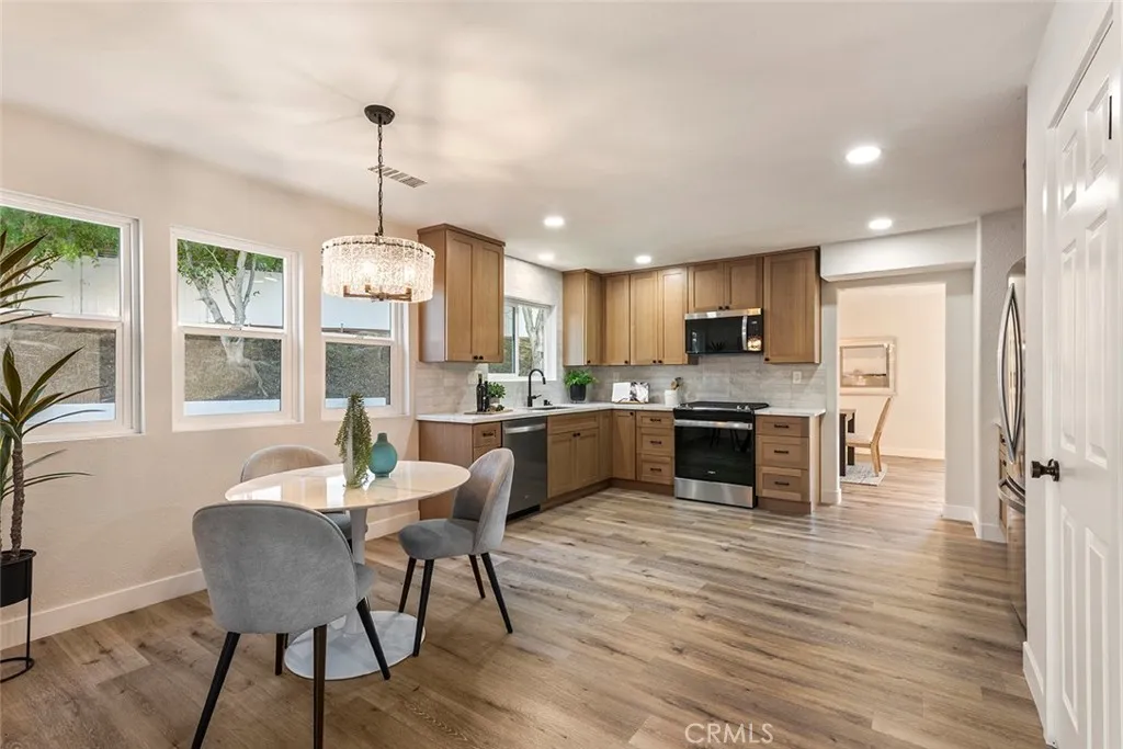 https://cdn.realtyfeed.com/cdn/127/306624735/9b0978435373604718c06113ccbdd7d4.webp