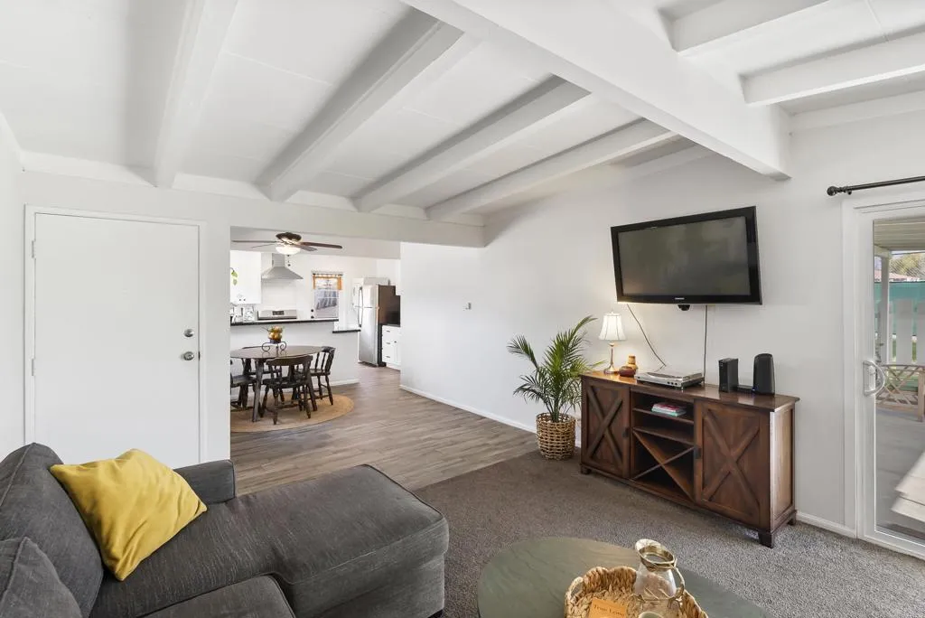 https://cdn.realtyfeed.com/cdn/127/306624764/611408e2912f9553764934e11d73d0d9.webp