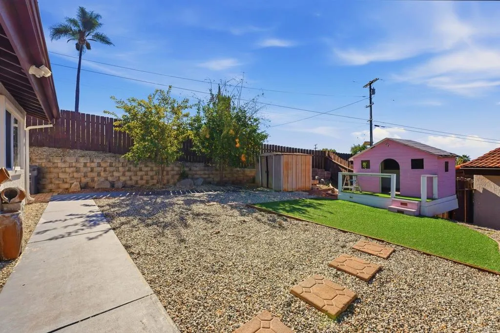 https://cdn.realtyfeed.com/cdn/127/306624873/49745566b1e2347229c062fb7910a132.webp