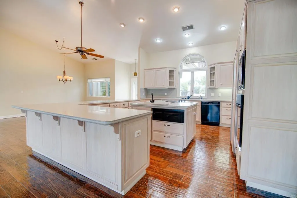 https://cdn.realtyfeed.com/cdn/127/306624970/7d4888c7c23e4b525218ce6ec3227026.webp