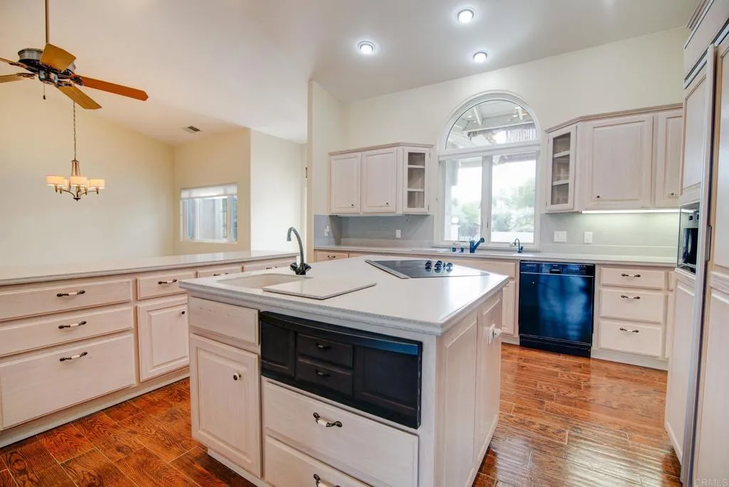 https://cdn.realtyfeed.com/cdn/127/306624970/b0d4187a1055805d219697a92814cf62.webp
