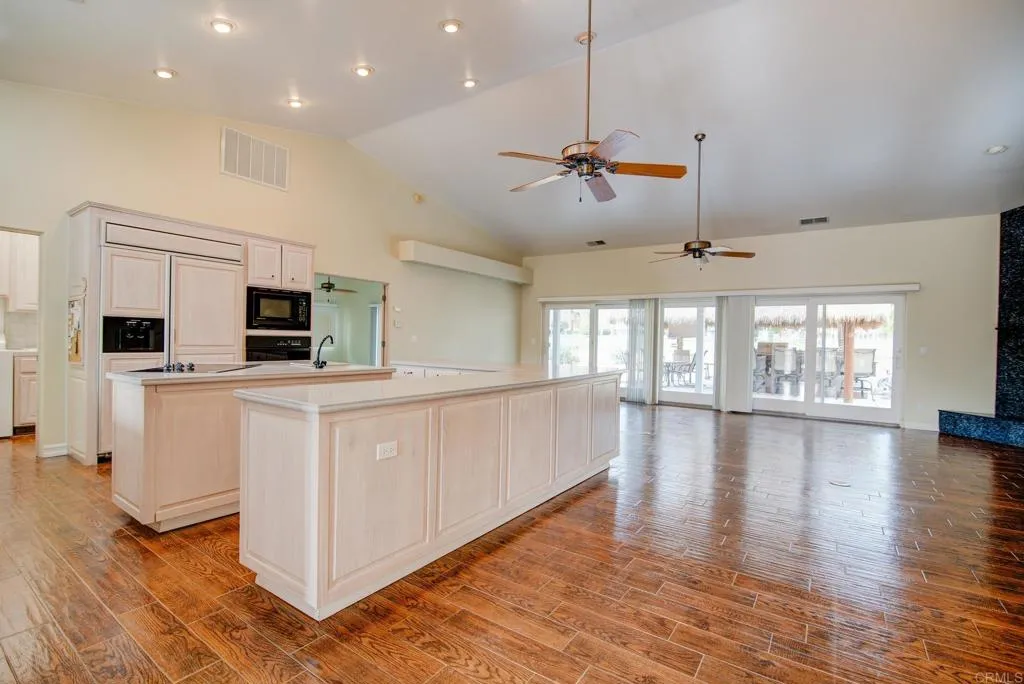 https://cdn.realtyfeed.com/cdn/127/306624970/ba984d240ea5262a052afe6a637ea3f3.webp