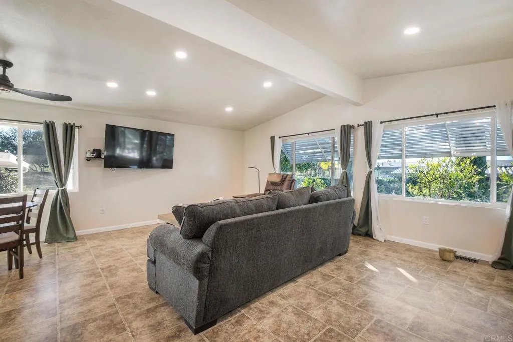https://cdn.realtyfeed.com/cdn/127/306625228/56cc3aa094675fe8882c9f044135626b.webp
