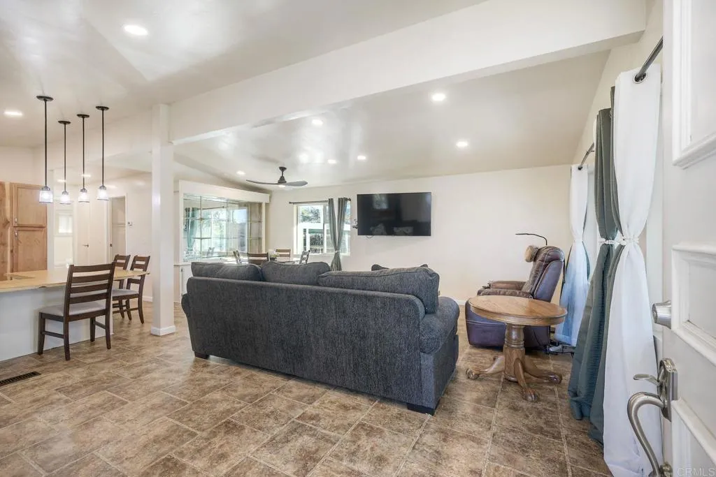 https://cdn.realtyfeed.com/cdn/127/306625228/9069c4937e15c548ce5849f74b7d38a3.webp