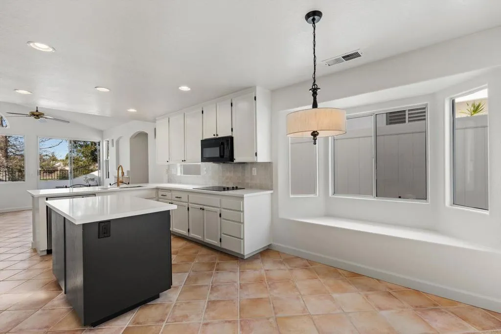 https://cdn.realtyfeed.com/cdn/127/306625340/1923ae11866f338969e44048ed0879c2.webp