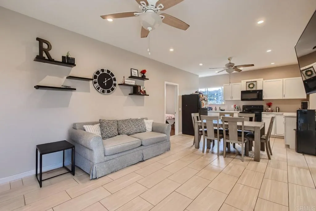 https://cdn.realtyfeed.com/cdn/127/306625341/a39b0f8c28b2bc7adc76418b0453fb26.webp