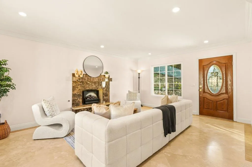 https://cdn.realtyfeed.com/cdn/127/306625402/b61e8461a4d7a6456283e7e789e95833.webp
