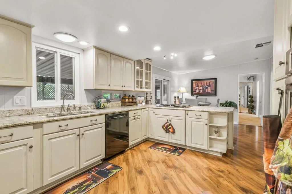 https://cdn.realtyfeed.com/cdn/127/306625574/056c7a50edd676091ea0d0b59183c62a.webp