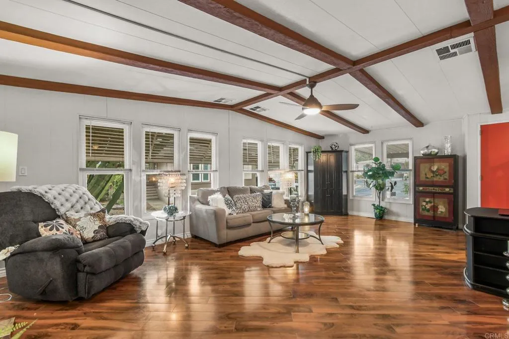 https://cdn.realtyfeed.com/cdn/127/306625574/415b5f8c38fb3a9196ccfe131ef53f28.webp