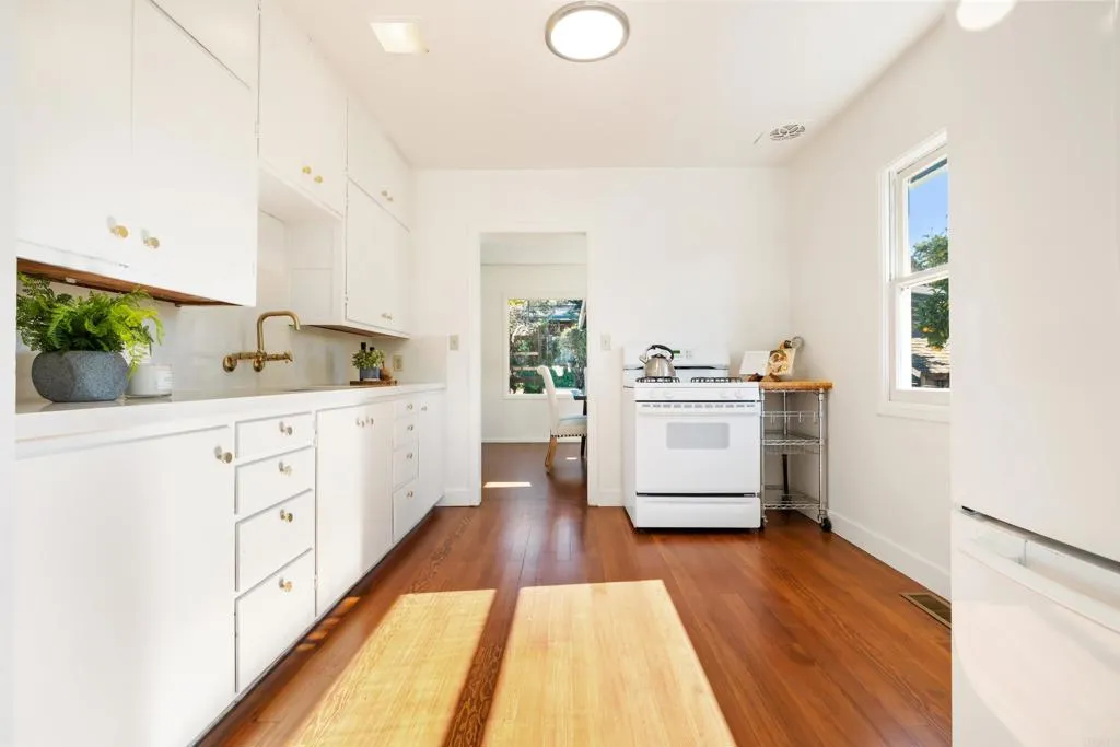 https://cdn.realtyfeed.com/cdn/127/306625601/f80991e81944d304415e15b922db2c00.webp