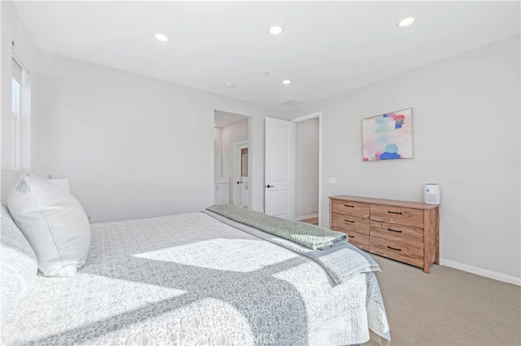 https://cdn.realtyfeed.com/cdn/127/306625608/26dd17cdac22d512a073c2f09eb5d890.webp