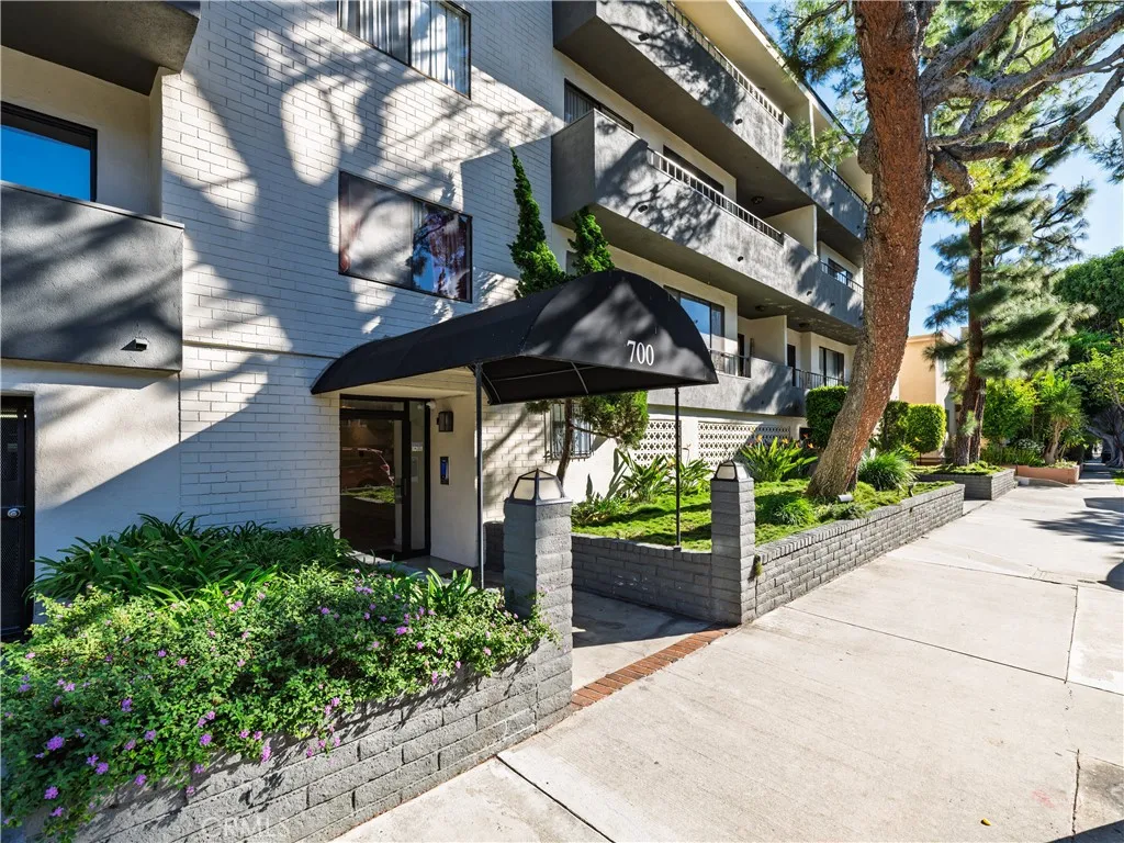 700 Westmount, West Hollywood, CA 90069 - Photo 2 of 26, West Hollywood, CA