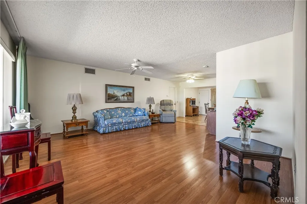 Hemet, CA 92543