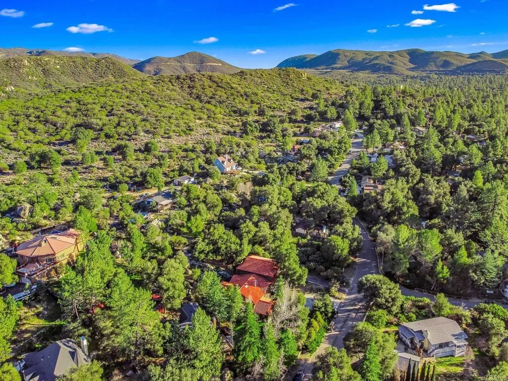 https://cdn.realtyfeed.com/cdn/127/306625827/46805cce63125908707db8a2394d5e4a.webp