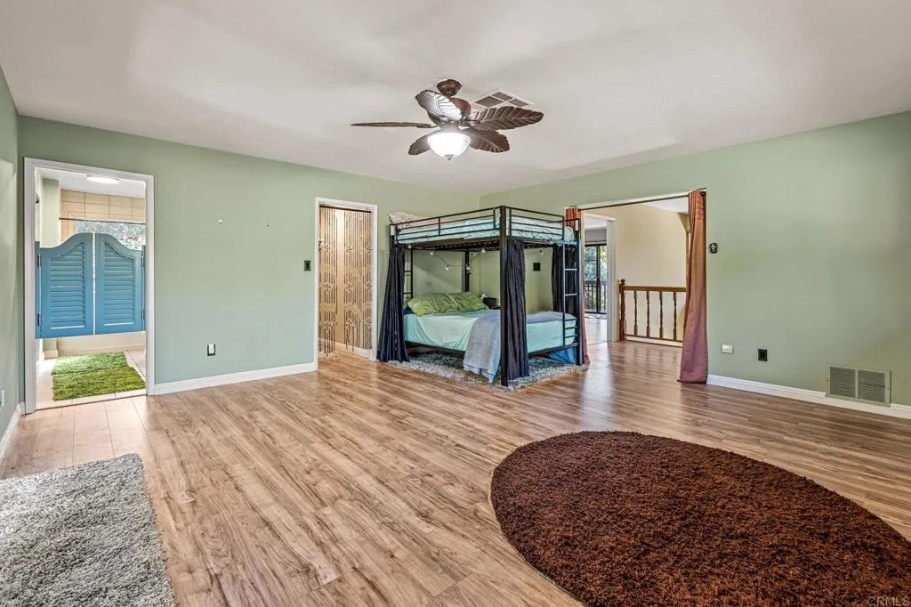 https://cdn.realtyfeed.com/cdn/127/306625827/49aad35428aabc46017bb92767cc353b.webp