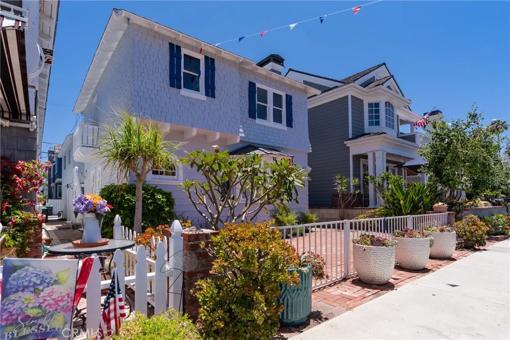 216 Amethyst, Newport Beach, CA 92662 - Photo 3 of 27, Newport Beach, CA