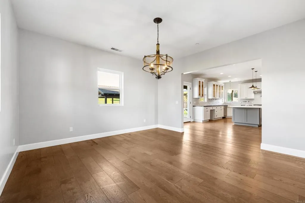 https://cdn.realtyfeed.com/cdn/127/306625878/e80ec21f7472e063ad008105d413b624.webp