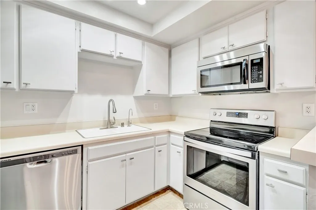 7308 Corbin Avenue Unit G, Reseda, CA 91335 - Photo 5 of 24, Reseda, CA