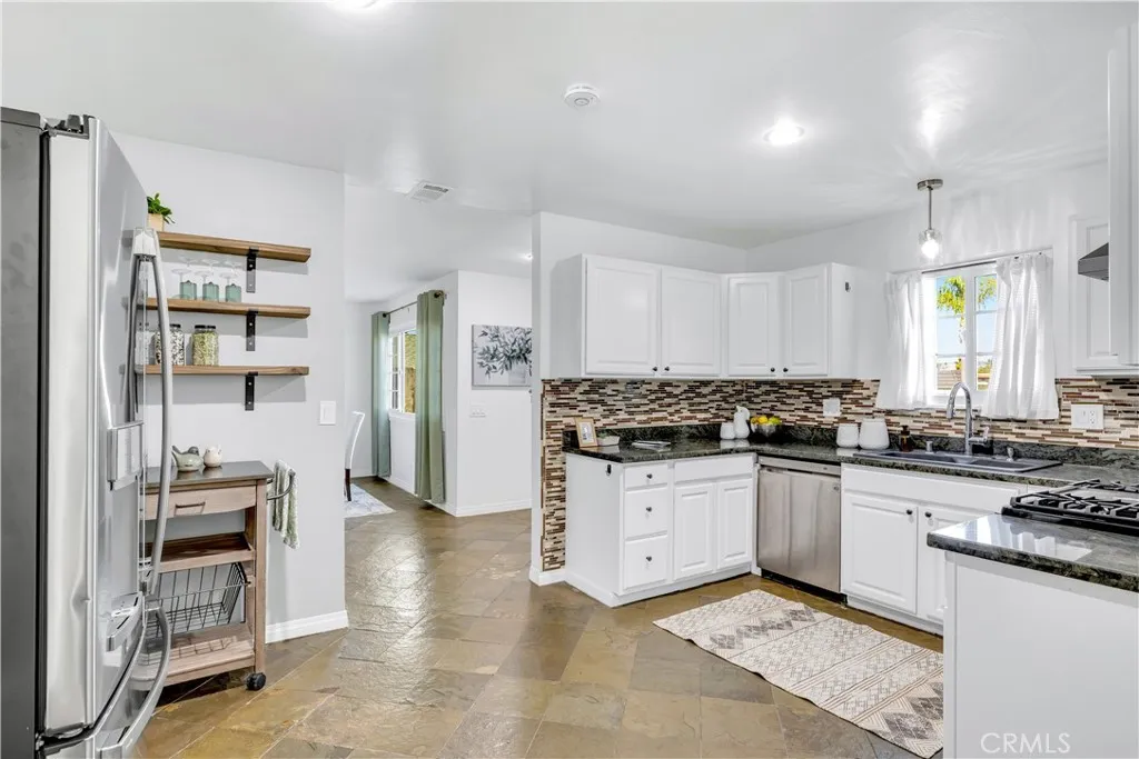 https://cdn.realtyfeed.com/cdn/127/306625952/8d1421bd6b74078fc2d8da9102c24e7a.webp